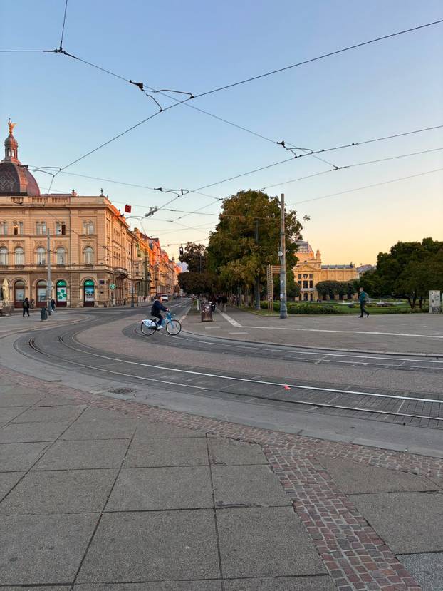 ZAGREB U 7 KAO AMSTERDAM Ljudi voze Bajseve. Svi ih je manje dostupno po ulicama