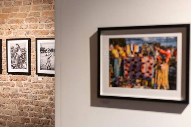 Osijek: Svečano otvorenje izložbe fotografija fotoreporterke Pixsella Emice Elveđi "Srce za Afriku"