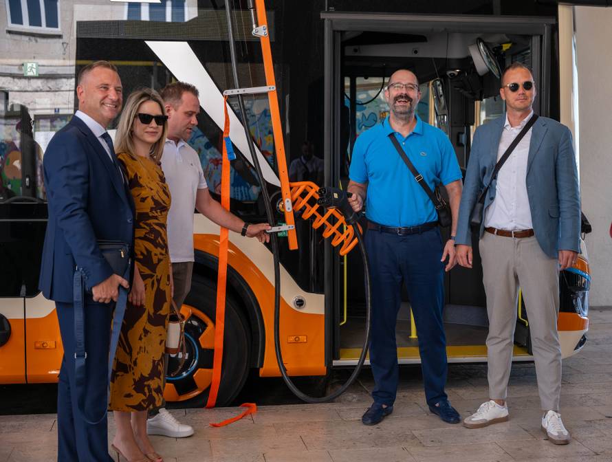 Šibenik spreman za dolazak električnih autobusa: izgrađeno 12 punionica na kolodvoru