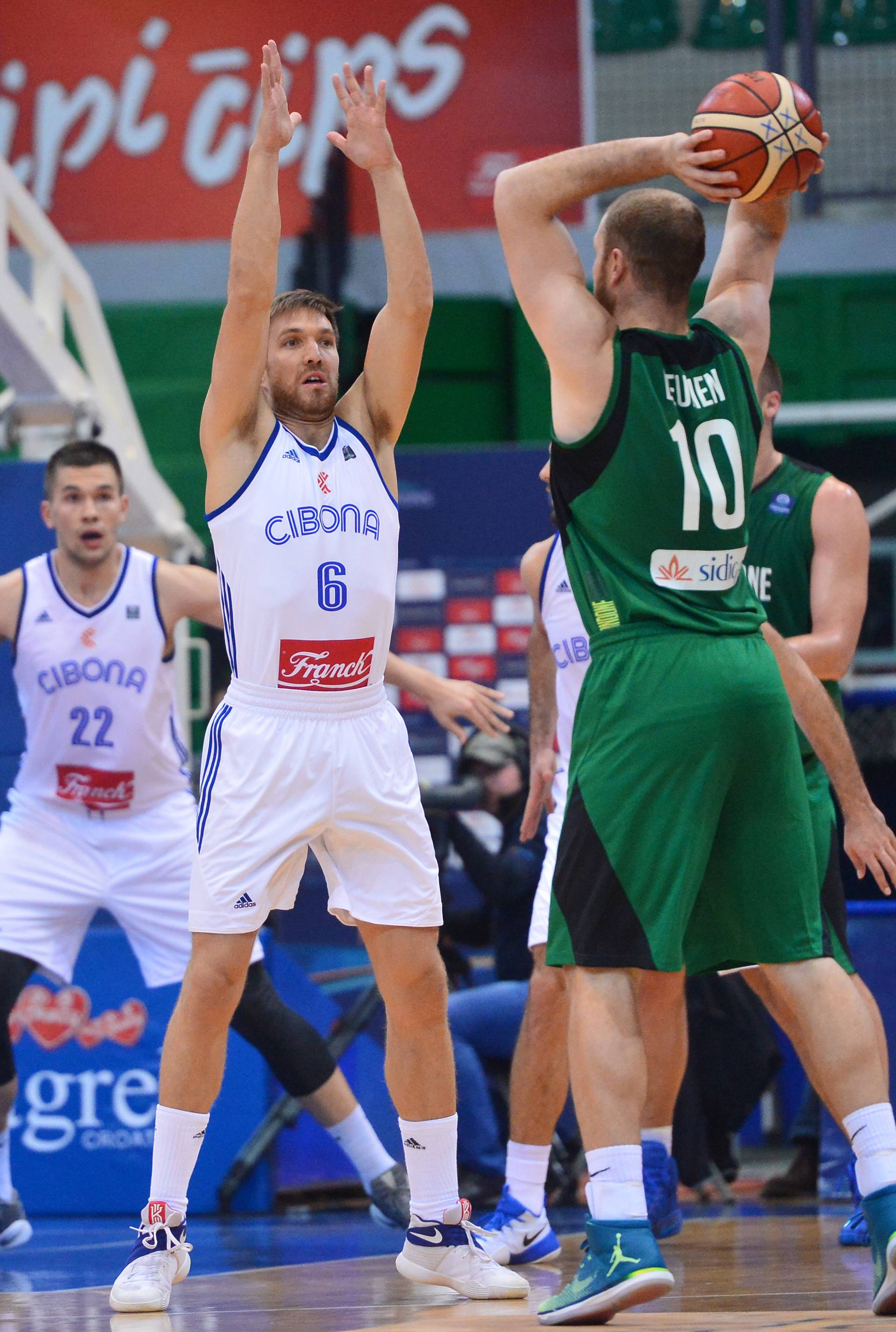 Cibona je imala šut za pobjedu, Johnson tražio loptu i - fulao...