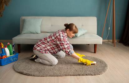 Evo kako ukloniti mrlje s tepiha uz pomoć sastojaka iz kuće