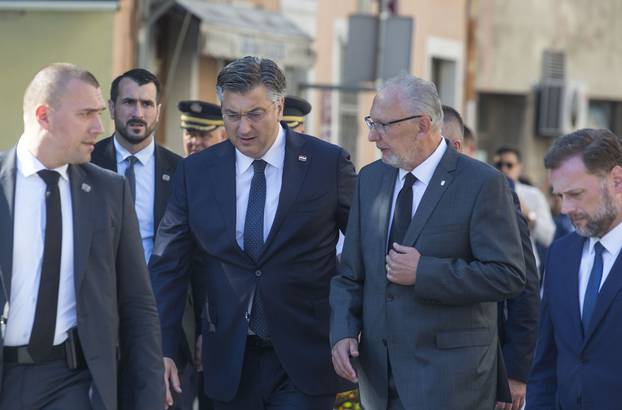 Političari na obilježavanju Dana pobjede i domovinske zahvalnosti u Kninu