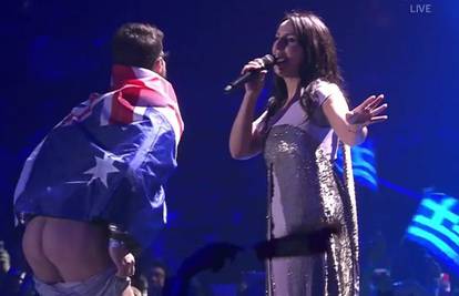 Jamala je pjevala, a nestašni Australac svima pokazao guzu