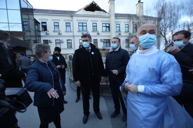 Andrej Plenković s ministrima obišao bolnicu u Sisku nakon potresa