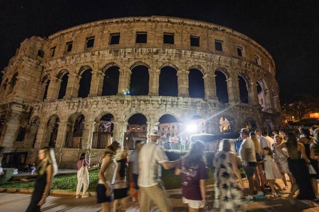 Pula: Parni valjak održao koncert u prepunoj Areni 