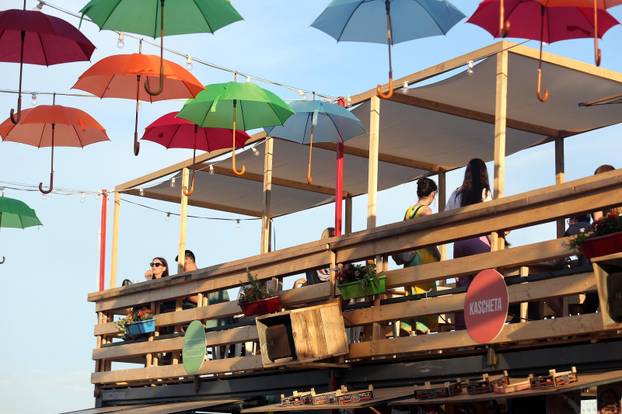 Zagreb:  Festival vrhunske hrane i glazbe Baš Naš otvoren je na platu Gradec