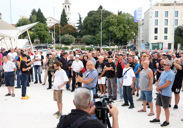 Šibenik:Odrzan je 'Prosvjedni skup protiv financiranja FALIŠ-a i svih ostalih protuhrvatskih dogaðanja'