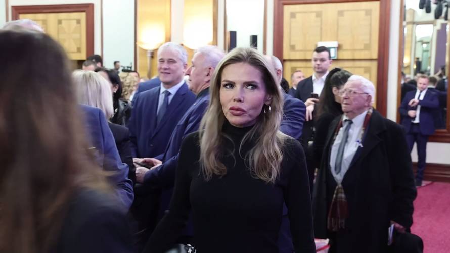 HDZ-ovka Tea Franić privukla je sinoć pažnju izjavom da je Milanović režimski predsjednik i da mu slijede neredi na Kosovu