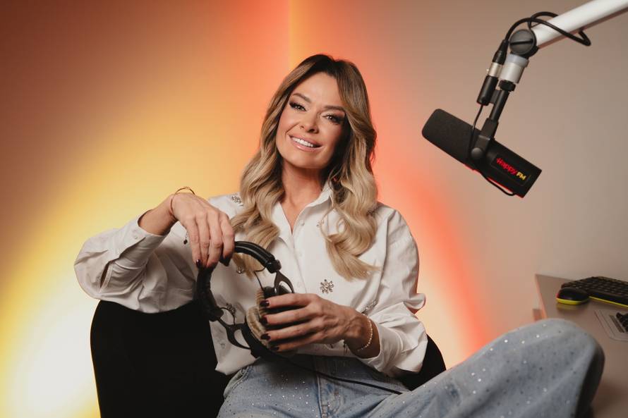 VIDEO Mineino prvo jutro na radiju je prošlo u suzama