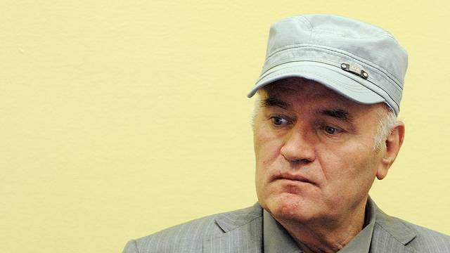 Former Bosnian Serb commander Ratko Mladic appears in court in the Hague