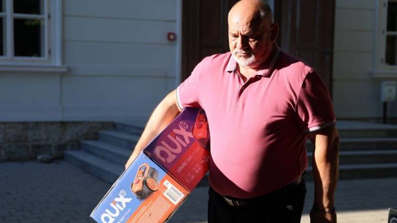 Dugo Selo ipak plaća radne bilježnice osnovcima, roditelji još ne odustaju od prosvjeda