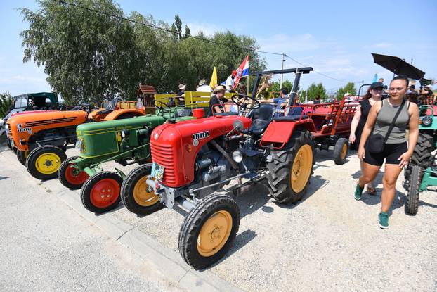 Sveti Urban: Međunarodni traktorski rally na štrigovskim vinogradima 