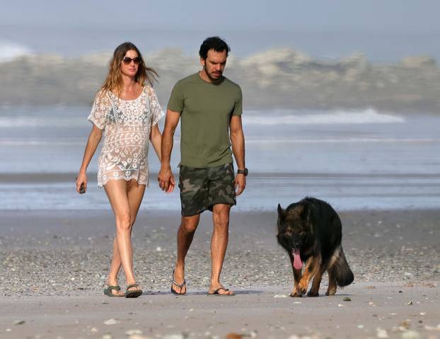 *PREMIUM-EXCLUSIVE* Pregnant Gisele spotted on vacation with dad to be Joaquim Valente in Costa Rica, a favorite destination she shared with ex Tom Brady **WEB EMBARGO UNTIL DEC. 3rd, 2024 @ 2:35 pm ET**