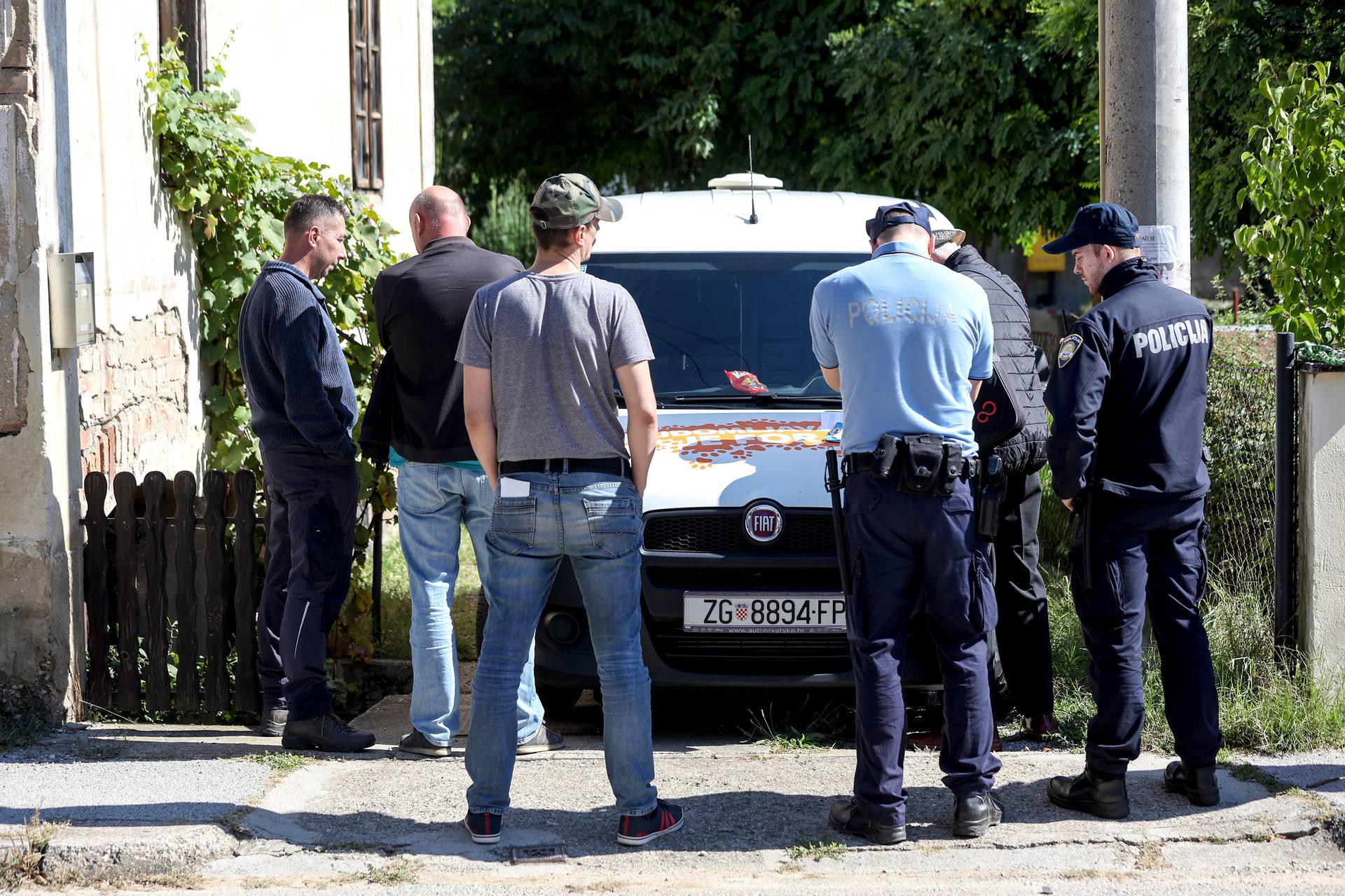 Zagreb: Djelatnici Dumovca došli su preuzeti psa koji je jutros napao dvoje djece