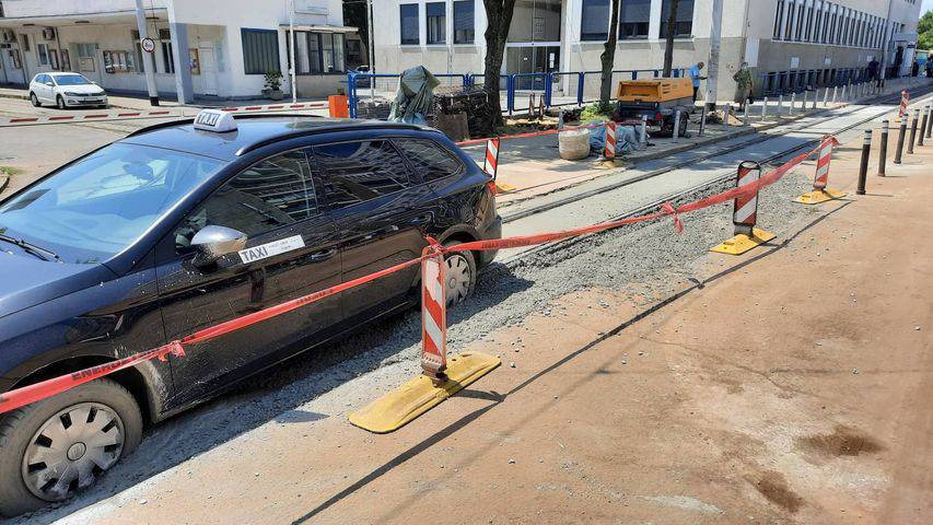 Taksi zapeo u Zagrebu: 'Svježi beton se stvrdnuo, on više nije ni mrdnuo. Baš se jako mučio'