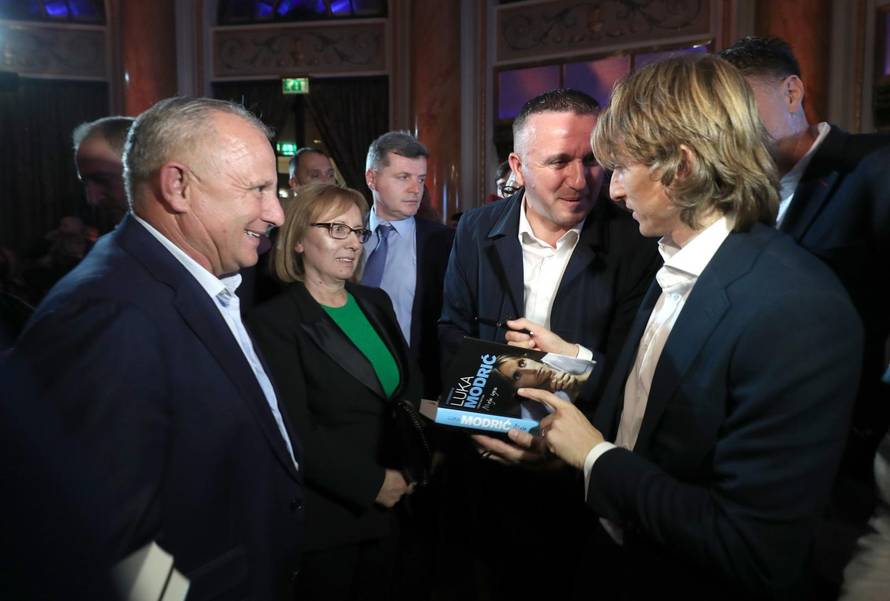 'Tata i mama, ovo je za vas': Lukina posveta roditeljima...