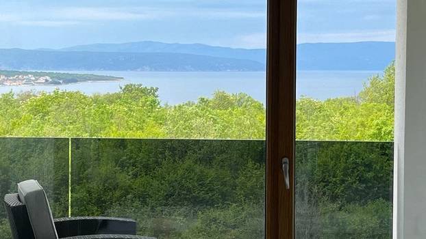 FOTO Vila iznad Malinske ima bazen i predivan pogled na more - Evo koliko bi vas koštala