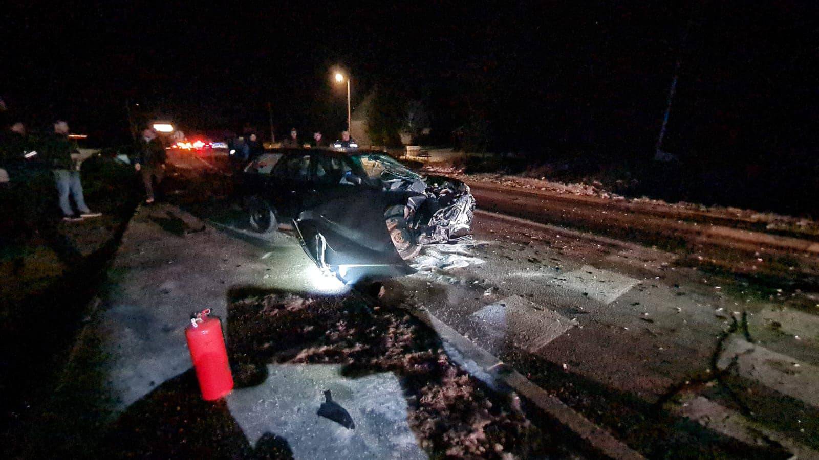 Troje je ozlijeđenih u teškom sudaru automobila kod Siska: Intervenirali su i vatrogasci