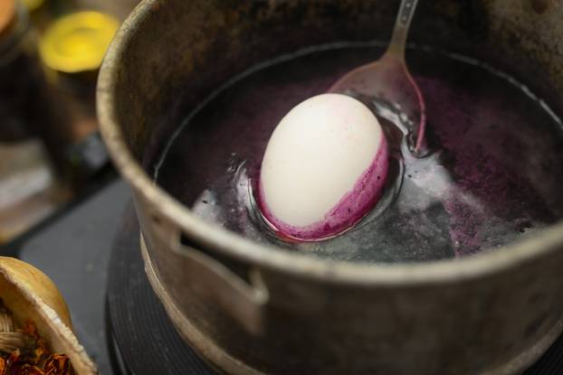 24sata Sveta Nedelja: Željko Ivković boja pisanice prirodnim bojama 