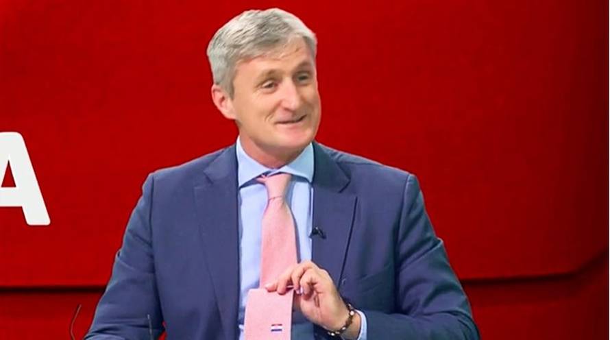 Sakoi večeri: Madžar se stisnuo, a Robert Jarni nakon Bubimira dobio novi, s uzorkom dolara...