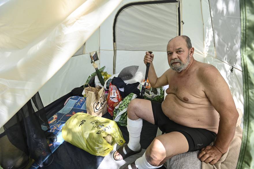 Ivan (63): Živim u šatoru na Bundeku; Ministarstvo: 'Poslali smo preporuku da dobije stan'