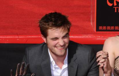 R. Pattinson ljubimca kojeg je spasio iz azila hrani kavijarom