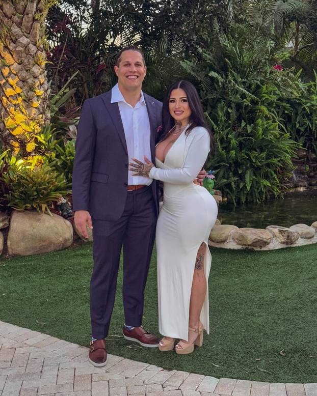 Bujna Kata: Tata joj je bio narko šef, a ona tetovira slavne face: 'Operacije? Samo koža i pupak'