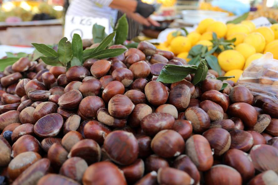 Rijeka: Maruni na rijeckoj trznici po 8 eura