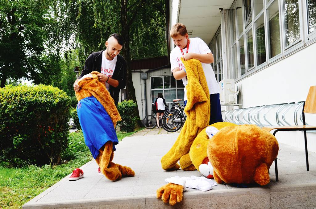 Saznajte tko se krije iza kostima maskote ESI