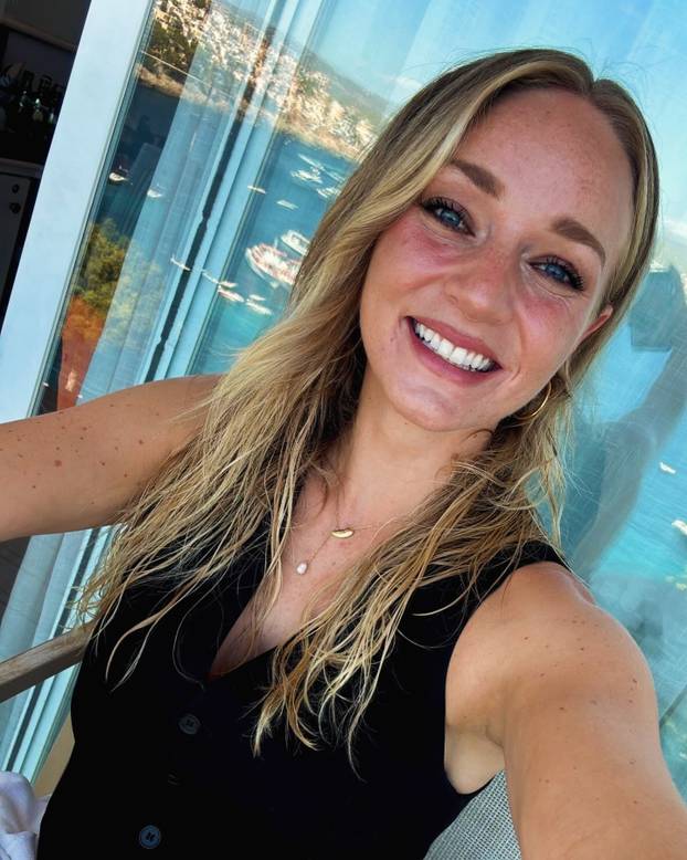 FOTO Napravila gaf uživo koji je obišao Europu. Atraktivna TV voditeljica ljubi Kovačeva šefa