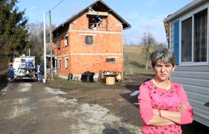 Majka četvero djece: Sve koči administracija, donora za kuću imamo, a staru nikako da sruše