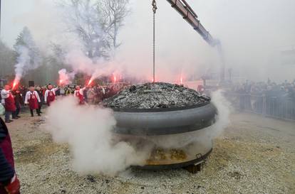 FOTO U Oroslavju pripremljena najveća peka na svijetu