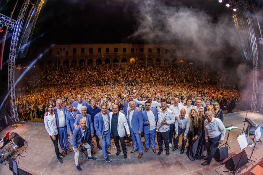 Pulska Arena u znaku najvećih klapskih hitova: Tomislav Bralić i Intrade proslavili 40 godina...