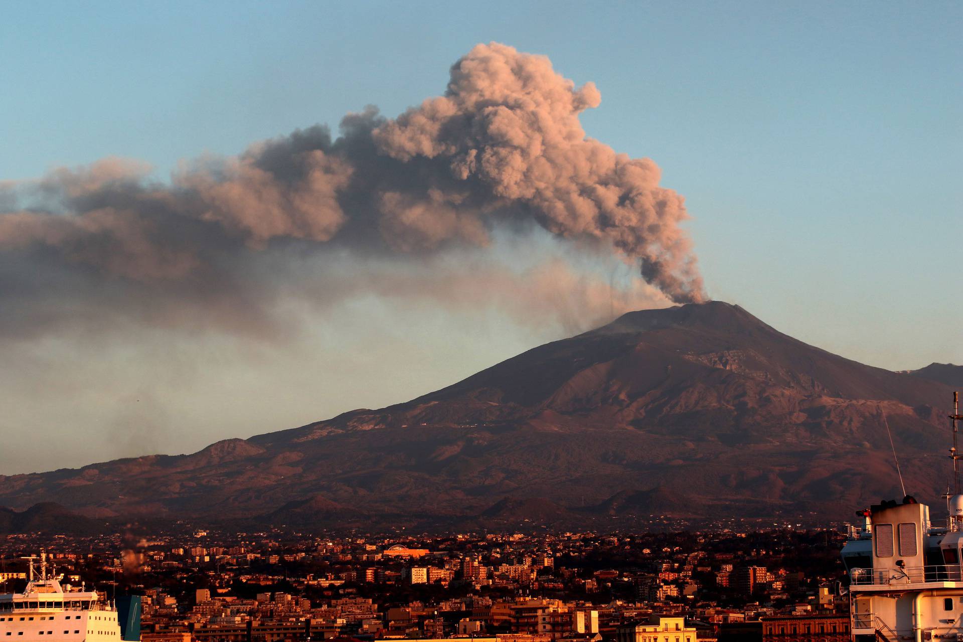 Etna osvijetlila noćno nebo fontanom lave od 1500 metara