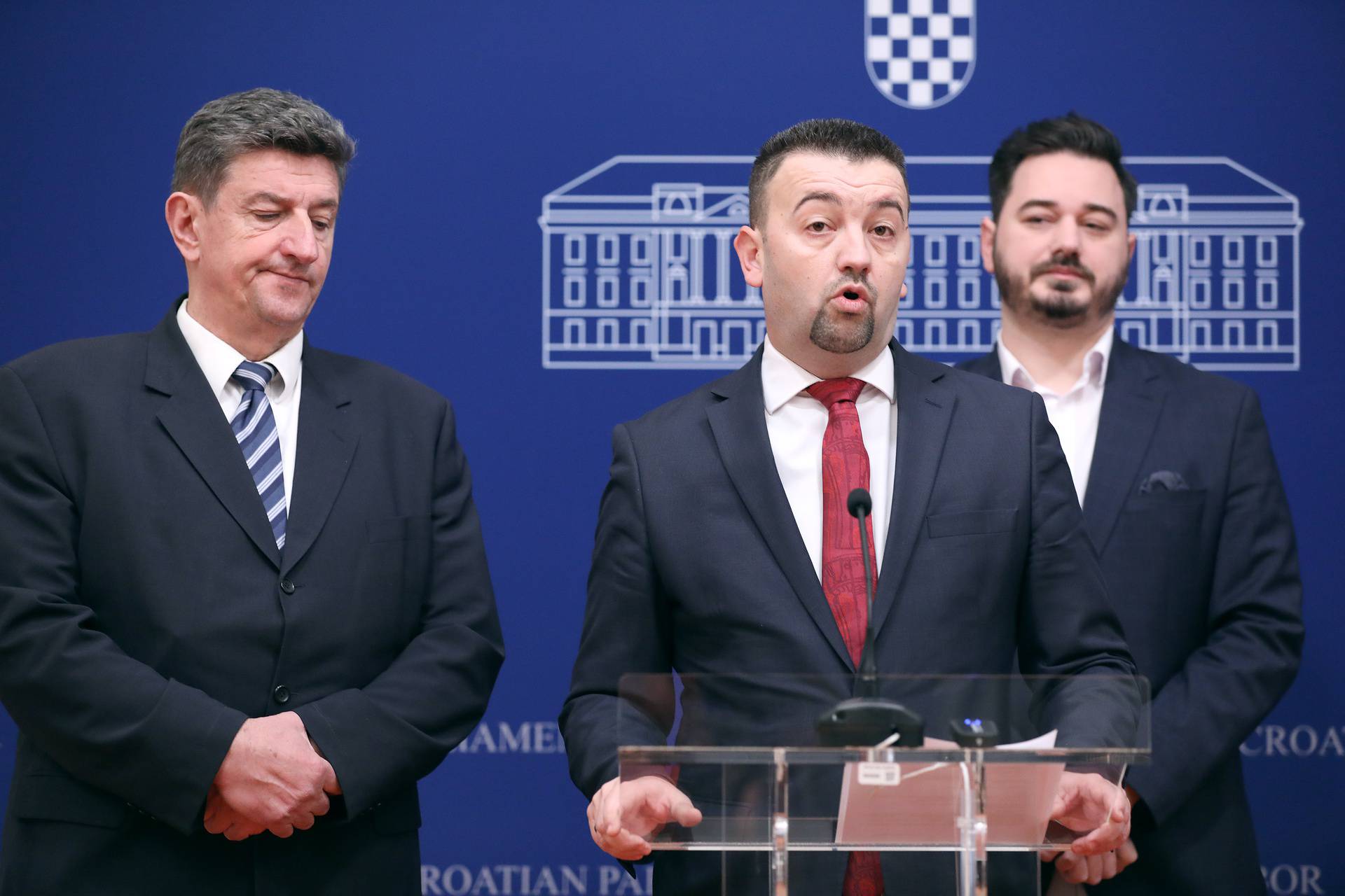 Zagreb: Pavliček i Sačić o regrutaciji hrvatskih policajaca u Srbiji