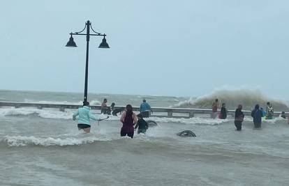 Uragan Ian udarit će u obalu, puhat će razoran vjetar od 200 km/h i padat će obilna kiša