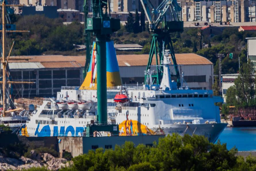 Pogled na brod Moby Drea koji se i dalje nalazi u splitskom škveru