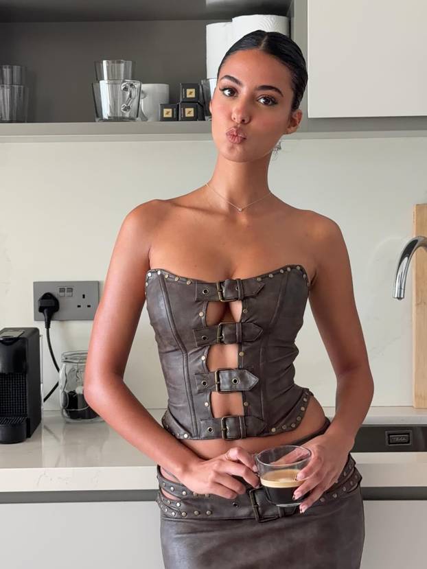 FOTO Seksi Rita raskošne obline pokazuje u mini bikinijima: Ocijenite badiće od 1 do 10!