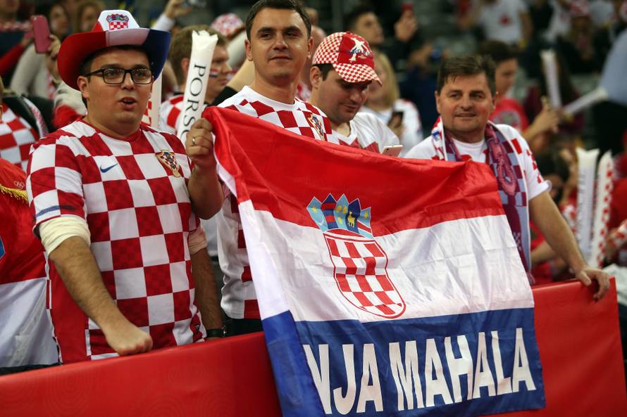 Ona je bila u svom điru: Curo, naši su Kauboji, ne Indijanci...