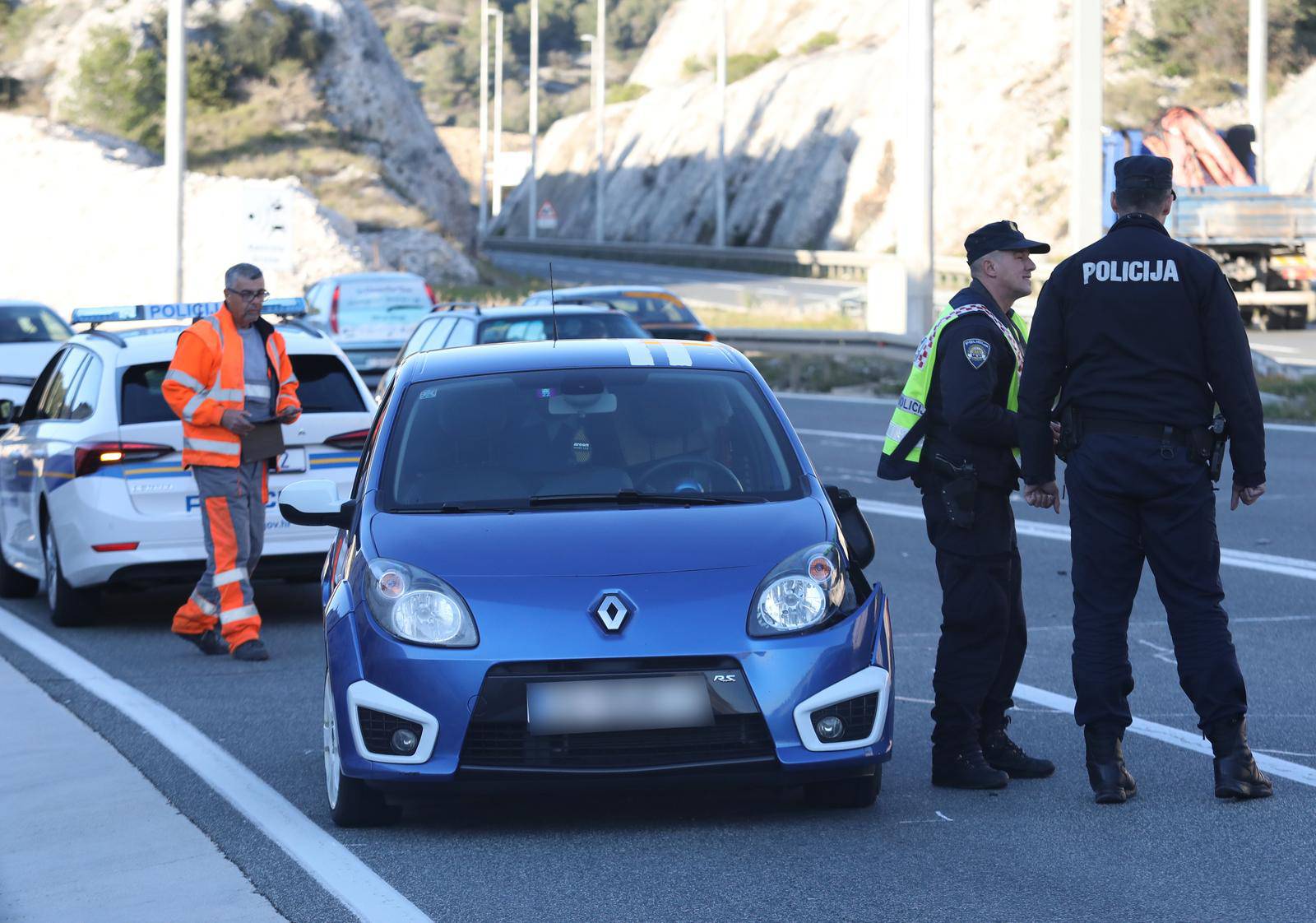 Prometna nesreća u blizini Šibenika, automobil završio na krovu