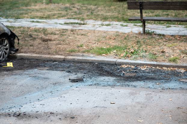 Zagreb: Usred noći izgorio automobil