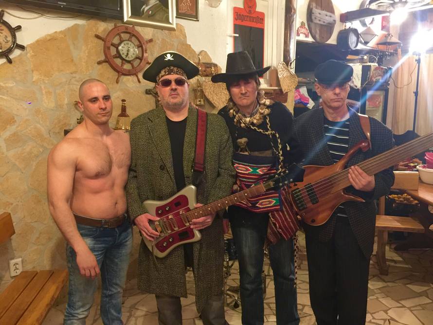 Živo blato predstavilo spot za 'Rat': Njihov general je Žorž