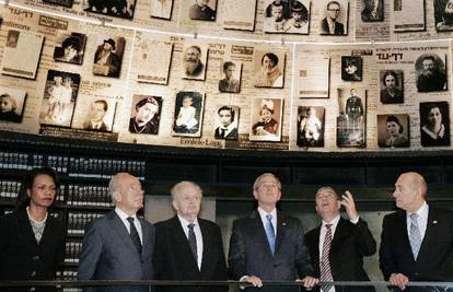 Bush: Amerika je trebala bombardirati Auschwitz