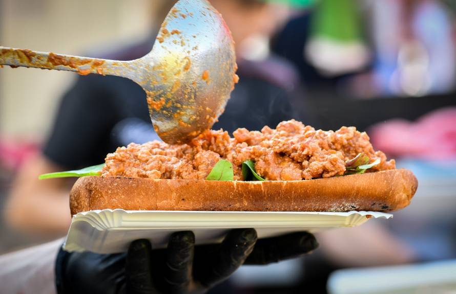 Zabava na Bundeku: Delicije su se jele i s povezom na očima...