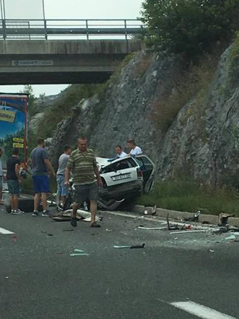 Auto smrskan, vozača prebacili u riječku bolnicu nakon sudara