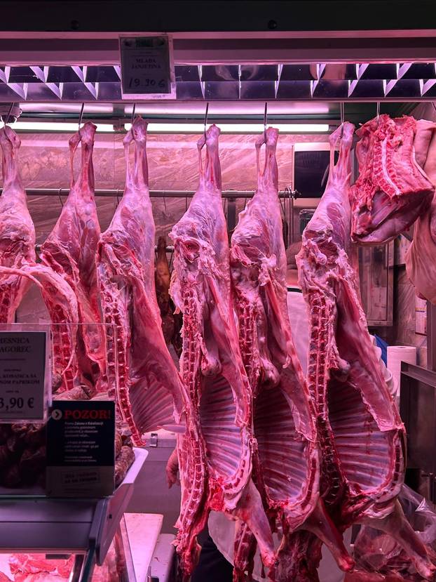 FOTO Građani šokirani! Za kilu janjetine 20 eura, rajčice po 7, a orada na Dolcu čak 28 eura