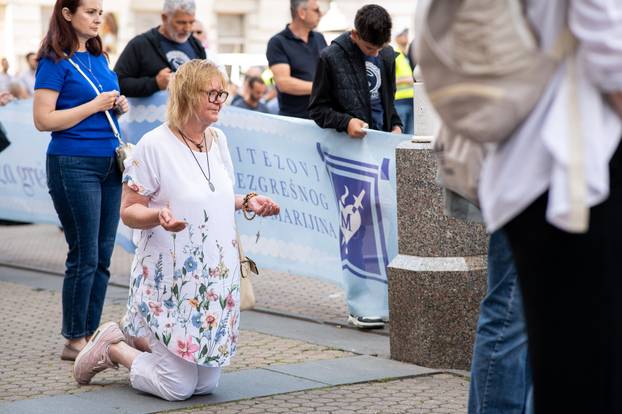 Zagreb: Javna okupljanja „Molitva krunice“ i „Ustani za slobodu“ istovremeno na Trgu