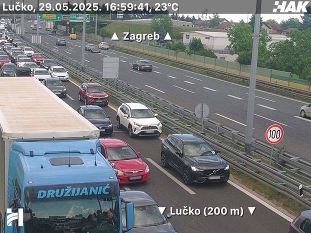 FOTO Kaos na cestama: Kolone prema moru i do 10 kilometara