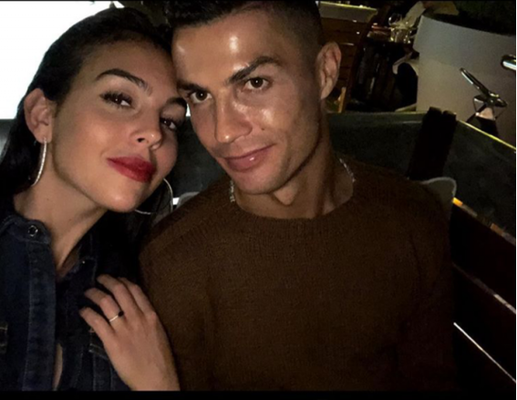 Cristiano Ronaldo se zaručio? Georgina se pohvalila prstenom