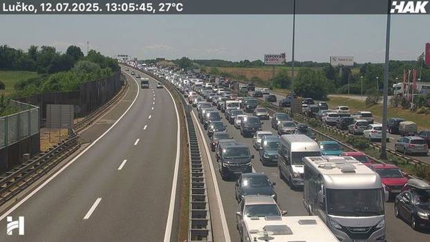 FOTO Nastala gužva kod Lučkog, kod Trakošćana kolona 6 km!